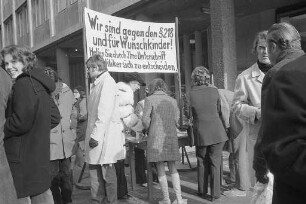 Kundgebung zur Reform des Abtreibungsparagraphen 218, initiiert von den Jungstadträten Heinke Salisch und Jürgen Morlok