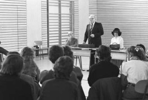 Besuch des Abgeordneten im Europäischen Parlament Horst Seefeld in der Nebenius-Realschule auf Einladung der Europa-Union