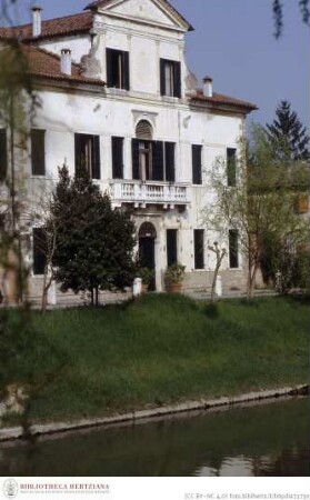 Villa Moscheni, Volpi