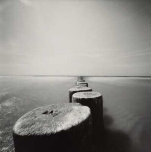 Buhnen an der Ostsee vor Hiddensee