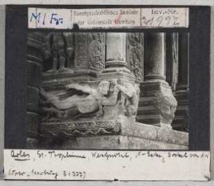 Arles, St. Trophime: Westportal, Nordecke, Sockel