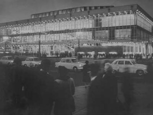 Dresden. Kulturpalast, Südfront in der Abenddämmerung