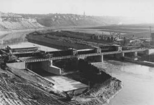Wehr und Kraftwerk Poppenweiler/Neckar im Bau