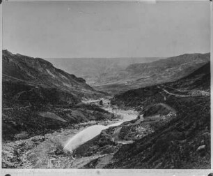 Tal : Blick von einer Anhöhe in ein Tal
