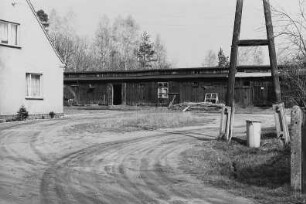Ortsansicht mit Baracke