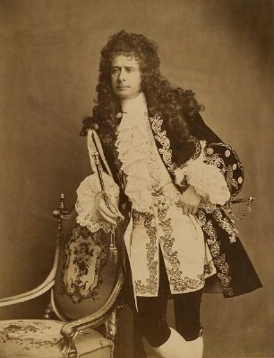 Friedrich Haase als Lord Bolingbroke in "Das Glas Wasser" - aus einer Mappe für Chéri Maurice "zu seinem fünfzigjährigen Directorial-Jubiläum" am Thalia Theater zu Hamburg