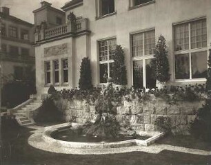 Littmann, Max; München - Bogenhausen, Höchlstr.; Villa Lindenhof - Gartenfassade mit Brunnen und Treppe