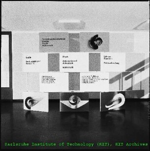 Messestand der Zentralstelle für Atomkernenergie-Dokumentation (ZAED)