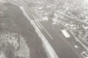 Luftbild der Staustufe Esslingen/Neckar