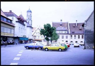 Biberach: Pferdemarkt, Hintergrund Turm der Kirche