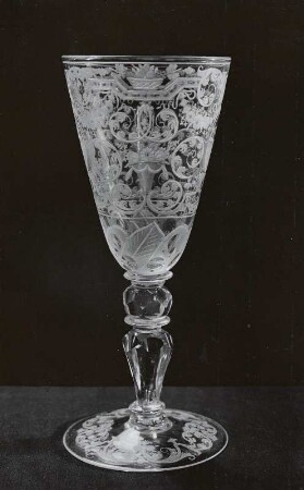 Pokal mit Bandelwerk