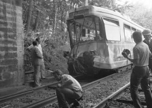 Frontalzusammenstoß zweier Straßenbahnwagen beim Albtalbahnhof mit 16 Verletzten