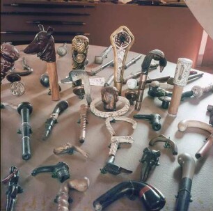 Italien. Gignese. Museo dell'Ombrello e del Parasole (Schirmmuseum). Sammlung seltener Schirmgriffe