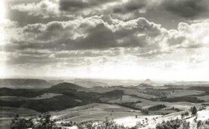 Oberlausitz. Blick vom Wachberg bei Saupsdorf nach Südwest gegen Schrammsteine und Lilienstein