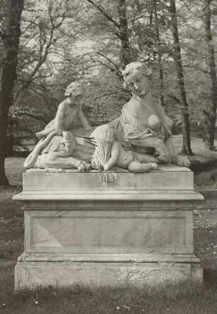 Sphinx mit Putten