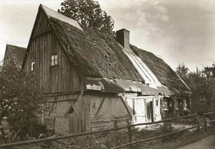 Waltersdorf. Altes Umgebindehaus mit Strohdach, Dorfstraße 5