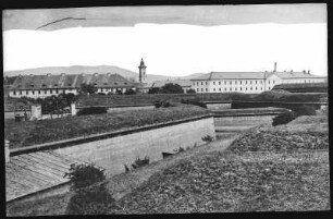 Theresienstadt. Kleine Infanteriekaserne und Verpflegungsmagazin : Theresienstadt. Kleine Infanteriekaserne und Verpflegungsmagazin hinter dem Ravelin