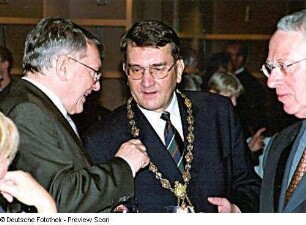 Bauübergabefeier. Prof. Jürgen Hering und Prof. Achim Mehlhorn im Gespräch