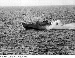 Deutschland . Nationale Volksarmee - Seestreitkräfte. Torpedoschnellboot in See
