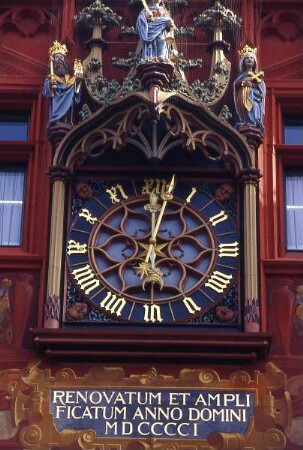 Basel - Schmuckuhr am Rathaus : Schmuckuhr am Rathaus in Basel, aufgenommen ca. 2001