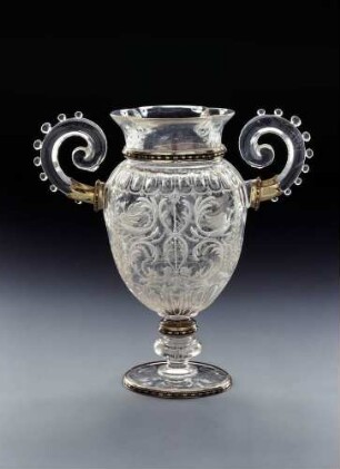 Vase mit zwei Volutenhenkeln