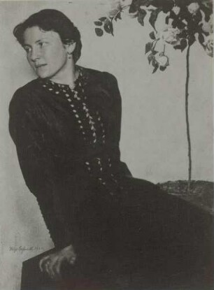 Bildnis Erfurth, Helene - Mädchen unterm Rosenbaum