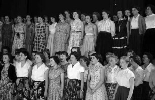 Freiburg: Kolpinghaus; Sommerfest der Städtischen Frauenfachschule, Chor