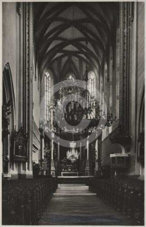 Mittelschiff der katholischen Pfarrkirche Hirschberg nach O