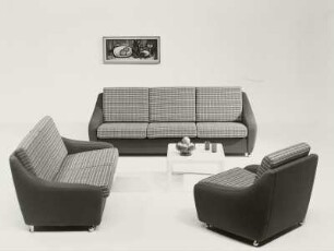 Sitzgruppe "Bergamo" : Sitzgruppe "Bergamo" (1973; Polstermöbelkombinat Oelsa-Rabenau (PMK)). Ansicht mit Couchtisch