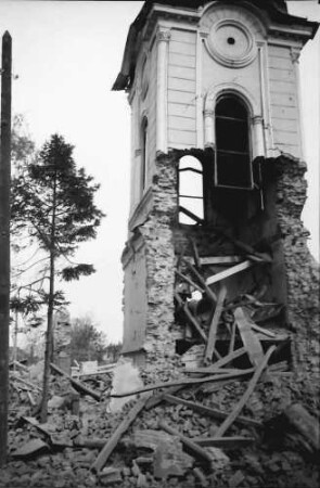 Ploiesti [Kreis Prahova]: Zerstörte Kirche, Teil des zerstörten Turmes