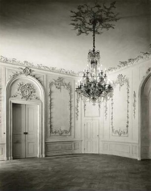 Dresden. Kurländer Palais. Gartensaal mit Stuckdekoration (1764; Entwurf F. A. Krubsacius)