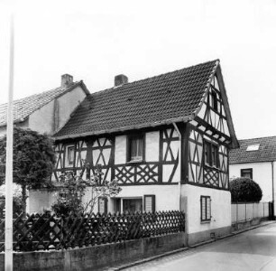 Wohnhaus; Bensheim, Im Alengarten 11