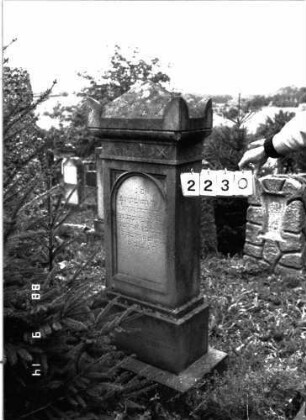 Grabstein 2230 (Index: 100097296) Maße HxBxT: 166x46x25 cm: Grabstein 2230