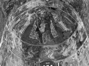 Maria mit Christuskind, flankiert von zwei Erzengeln