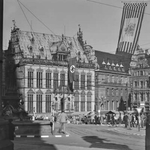 Der Schütting in Bremen, Haus der Kaufmannsgilde, mit Hakenkreuzfahne