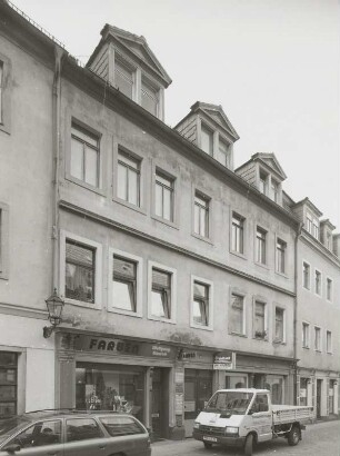 Pirna-Altstadt. Wohnhaus mit Läden, Schmiedestraße 24. Straßenansicht