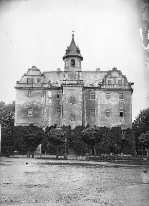 Töpeln-Schweta. Schloss Schweta. Ansicht mit Treppenturm
