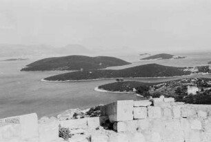 Inseln vor Hvar : Blick auf kleine Inseln vor der Stadt Hvar.