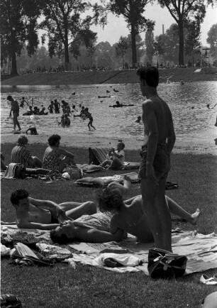 Badebetrieb im Rheinstrandbad Rappenwört.