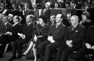 Freiburg: Einweihung der Burdahalle; Reihe von rechts: Burda, Filbinger, Frau Burda, Dr. Keidel, Dr. Zilg, Ernst