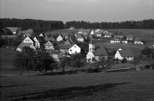 Besenfeld: Ort von der Höhe