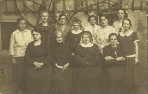 [Gruppenporträt von Frauen]