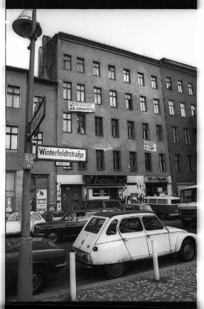 Kleinbildnegative: Besetztes Haus, Winterfeldtstr. 45, 1981