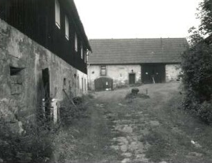 Rathen-Oberrathen, Nummer 9. Zweiseithof (1774). Hof mit Scheune
