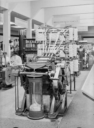 Spinnmaschine/Streckmaschine zur Verarbeitung von Zellwolle : Zellwolle, Spinnmaschine