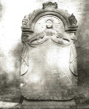 Grabmal : Grabmal. Sandstein (1701/1715). Dorfchemnitz, Friedhof