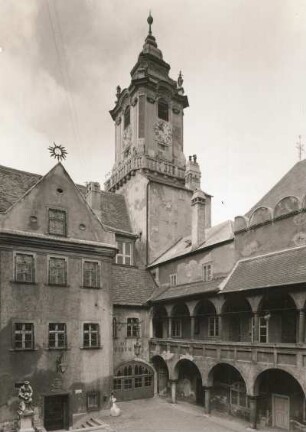 Bratislava. Rathaushof (1581) mit Arkaden