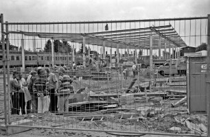 Bahnhof: Baustelle für Bahnhofsgebäude: Überdachung des Zentralen Omnibusbahnhofs