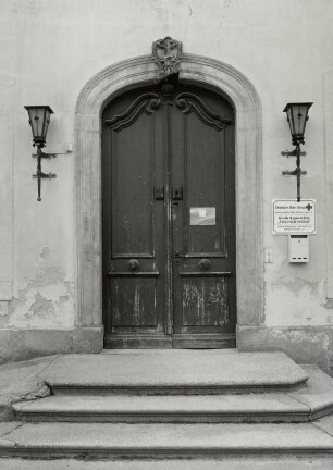 Königshain (Kreis Görlitz). Neues Schloß (1764-1766; C. A. G. v. Schachmann). Haupthaus, Portal an der Hofseite