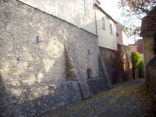 Futtermauer im Süden nach Osten